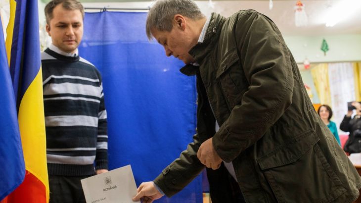 Romania''s Prime Minister Dacian Ciolos casts his ballot during a parliamentary election in Zalau