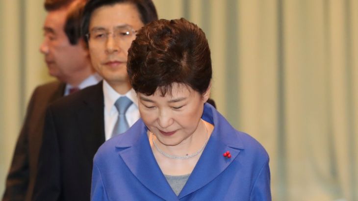 South Korean President Park Geun-hye and Prime Minister Hwang Kyo-ahn arrive to attend an emergency cabinet meeting at the Presidential Blue House in Seoul