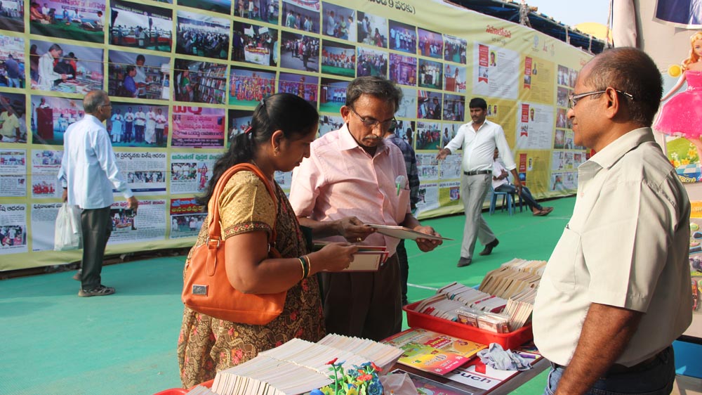 Buyers browse used book stalls at the  Vijayawada Book Festival [Swati Sanyal Tarafdar/Al Jazeera]