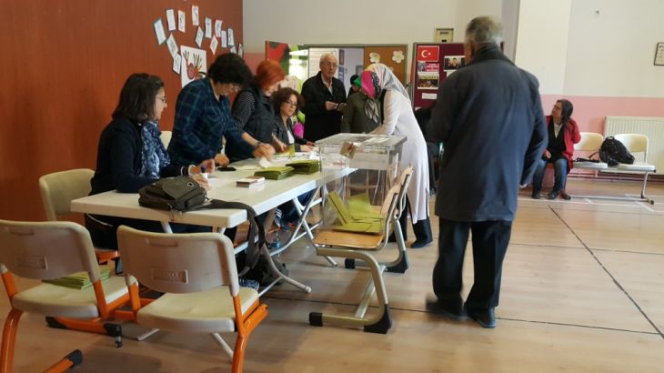 Voters casting ballots in Turkey''s constitutional referendum at an Istanbul polling station