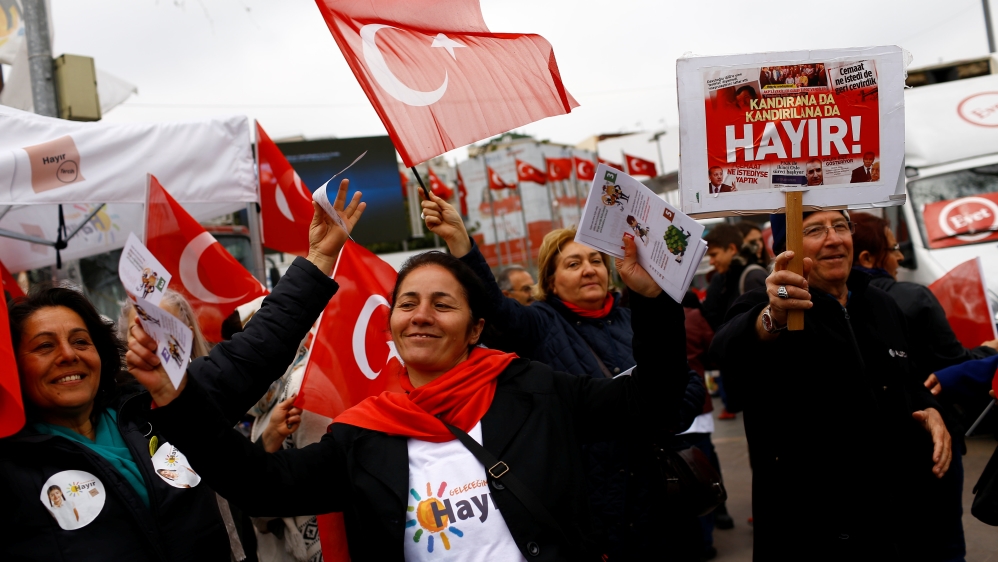 'Hayir' - 'No' - supporters at a referendum campaign rally in Istanbul [Murad Sezer/Reuters]