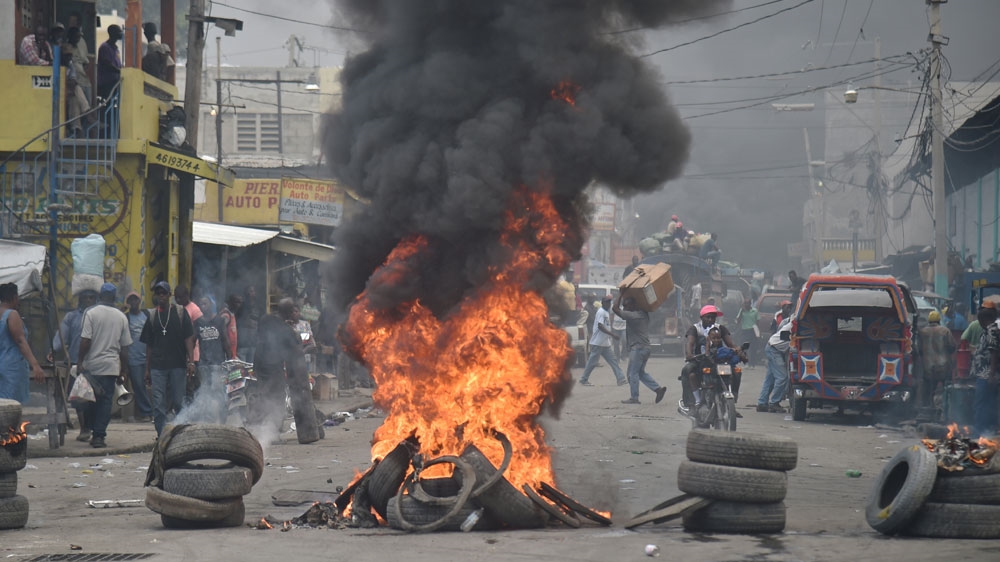 Anti-government protests in the centre of Port-au-Prince on September 12, 2017 [Hector Retamal/AFP] 
