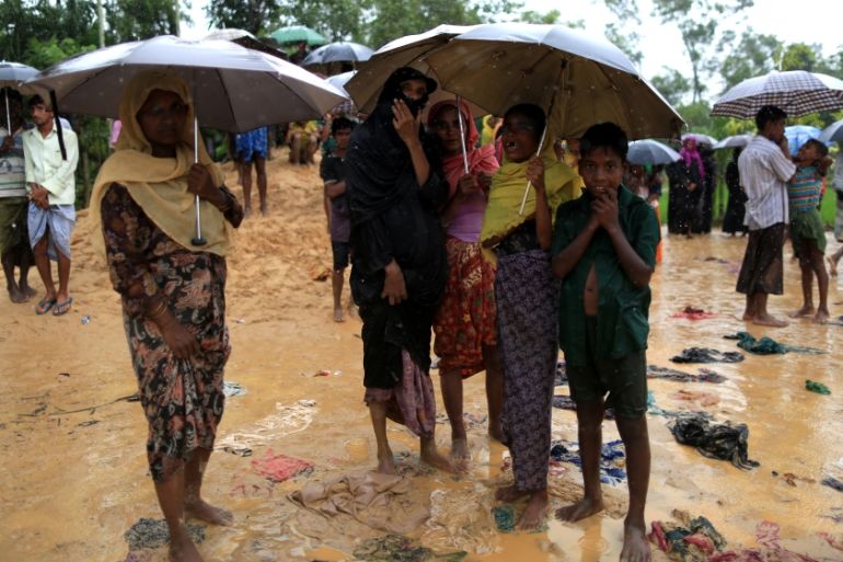 Rohingya refugees wait to receive aid in Cox''s Bazar, Bangladesh. [Showkat Shafi/Al Jazeera]