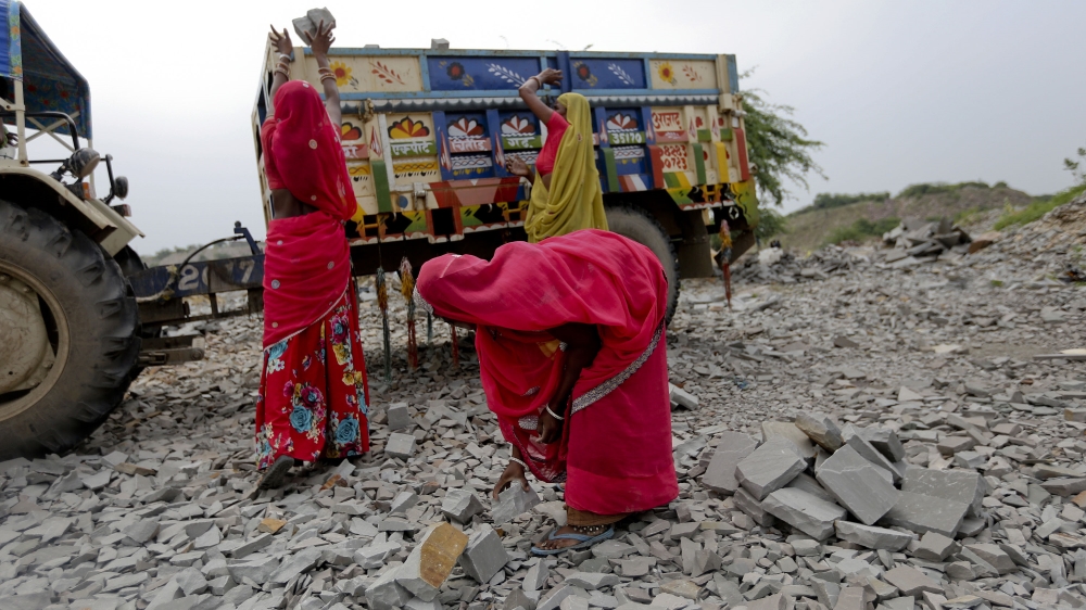 Women loading stones on a truck in Budhpura [Ashish V/Al Jazeera]