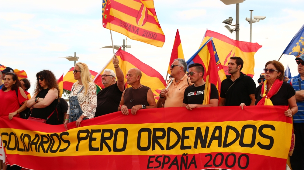 Members of Espana 2000 protest the arrival of the MV Aquarius at Valencia port [Ruairi Casey/Al Jazeera]