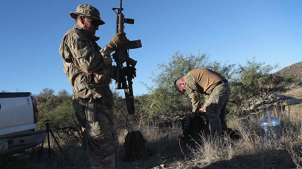 Members of the Arizona Border Recon prepare to search for immigrants on the US-Mexico border near Arivaca, Arizona in 2016 [John Moore/Getty Images] 