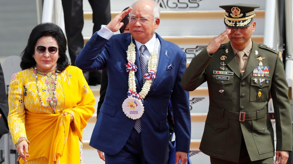 Najib and his wife, Rosmah Mansor, arriving in the Philippines for an ASEAN summit in November 2017 [File: Erik De Castro/Reuters]