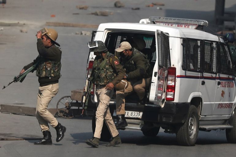 Indian policemen arrive to remove road blocks set up by Kashmiri protestors in Srinagar, India, 29 October 2019. A 27-member European Union delegation arrived in Indian-administered Kashmir on 29 Oct