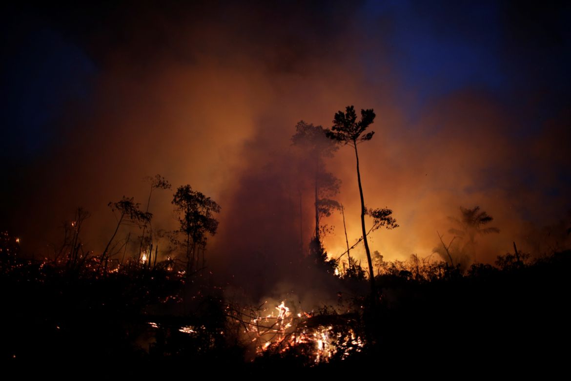 A fire burns as back burning is used to create a firebreak to stop the progress of a fire at a tract of the Amazon jungle in Apui, Amazonas State, Brazil, August 11, 2020. REUTERS/Ueslei Marcelino