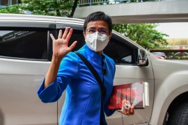 Philippine journalist Maria Ressa waves to members of the media after attending a court hearing in Manila on July 22, 2020, on charges of tax evasion. - Ressa pleaded not guilty on July 22 to tax evasion, as President Rodrigo Duterte's government faced growing calls to drop all charges against the veteran reporter [File: AFP/Maria Tan]