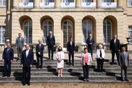 Officials pose for a family photo during the G7 finance ministers&#39; meeting at Lancaster House in London, Britain, on June 5, 2021 [Henry Nicholls/Reuters]