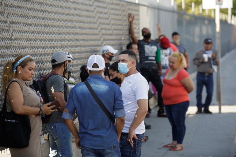 Migrants queueing in Mexico