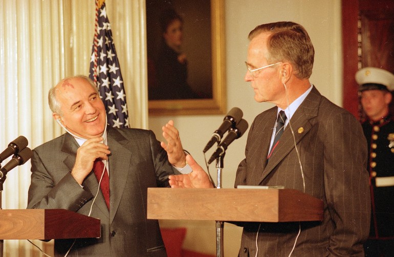 Soviet President Mikhail Gorbachev and US President George HW Bush talk at a news conference in 1991