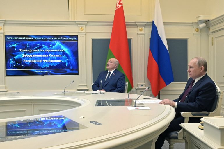 Russian President Vladimir Putin and his Belarusian counterpart Alexander Lukashenko watch joint drills