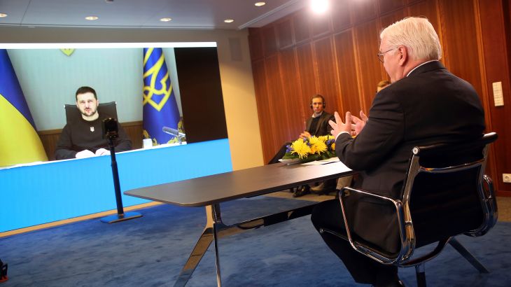 German President Frank-Walter Steinmeier talks to Ukrainian President Volodymyr Zelenskyy