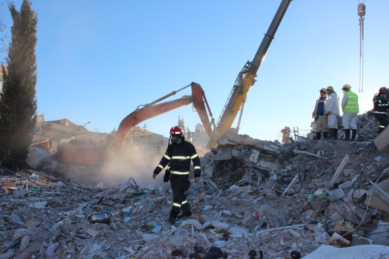 A search and rescue operation at the Çınar apartment complex in Adiyaman - 3