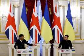 Ukrainian President Volodymyr Zelenskyy, right, and British Prime Minister Rishi Sunak attend a security accord signing ceremony at the Presidential Palace, in Kyiv, Ukraine, January 12, 2024. [Thomas Peter/Reuters]