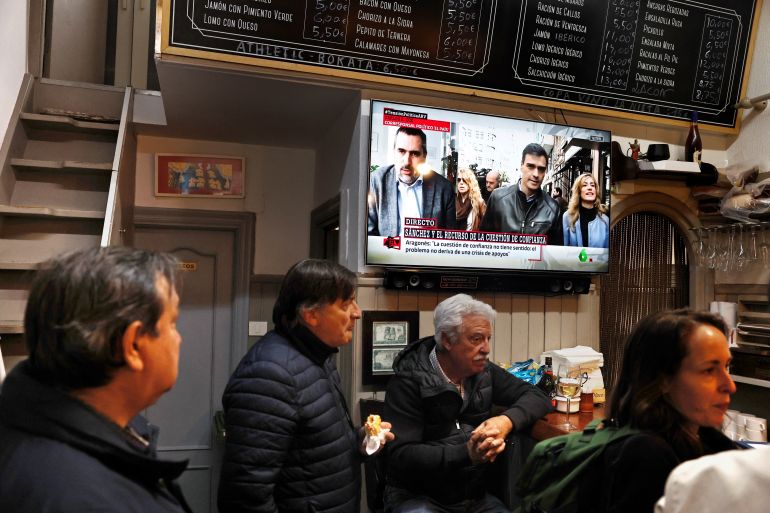 Spain's Prime Minister Pedro Sanchez and his wife Begona Gomez appear on a news channel in a bar, following his decision to suspend public duties after the court launched a preliminary investigation into his wife, in Bilbao, Spain, April 25, 2024. REUTERS/Vincent West
