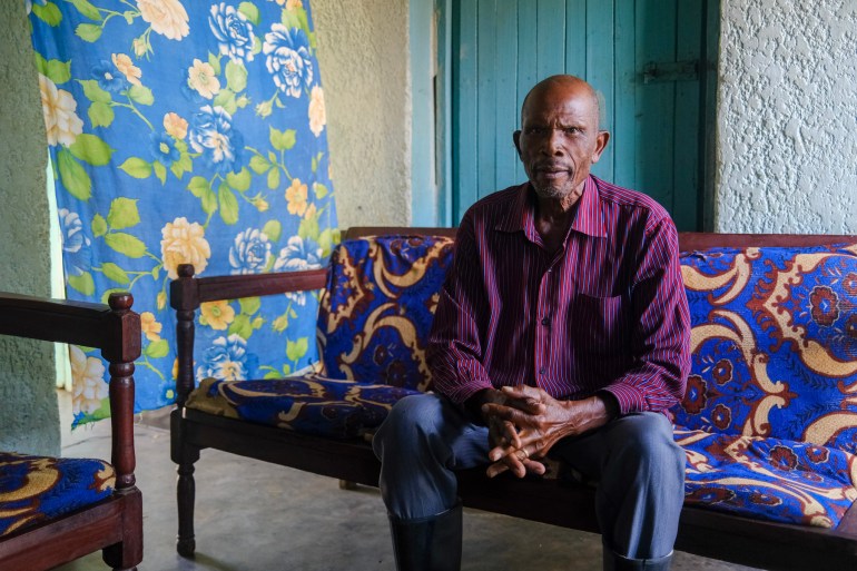 Nkundiye Thacien, a Hutu, lives alongside Mukaremera Laurence, whose husband he killed 30 years ago when the Genocide against the Tutsis started.