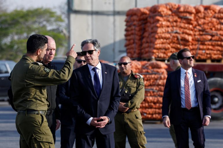U.S. Secretary of State Antony Blinken walks with Israeli Defense Minister Yoav Gallant, at the Kerem Shalom border crossing, Israel, May 1, 2024. REUTERS/Evelyn Hockstein/Pool