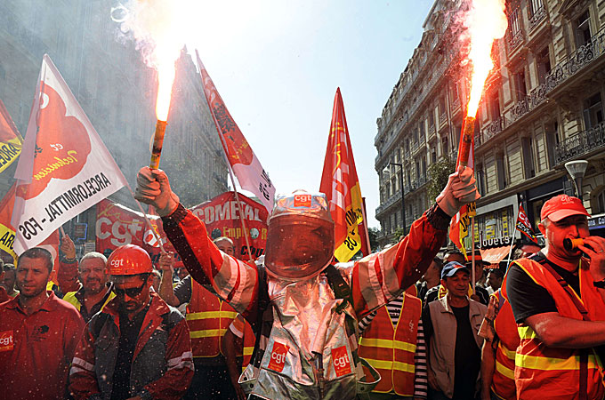 French unions in new set of strikes