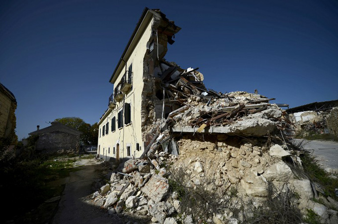 Italy disaster chief quits over quake row