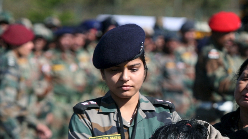 Цыганские девушки в армии и полиции. ( 35 фото ) 