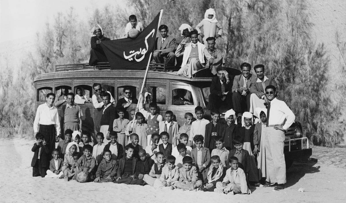 School outing to al-Fintas, Kuwait, 1950. [Abdel Razzak Badran/Arab Image Foundation]