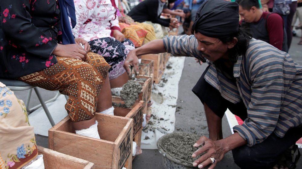 Indonesians take 'concrete stand' against cement plant | Indonesia News
