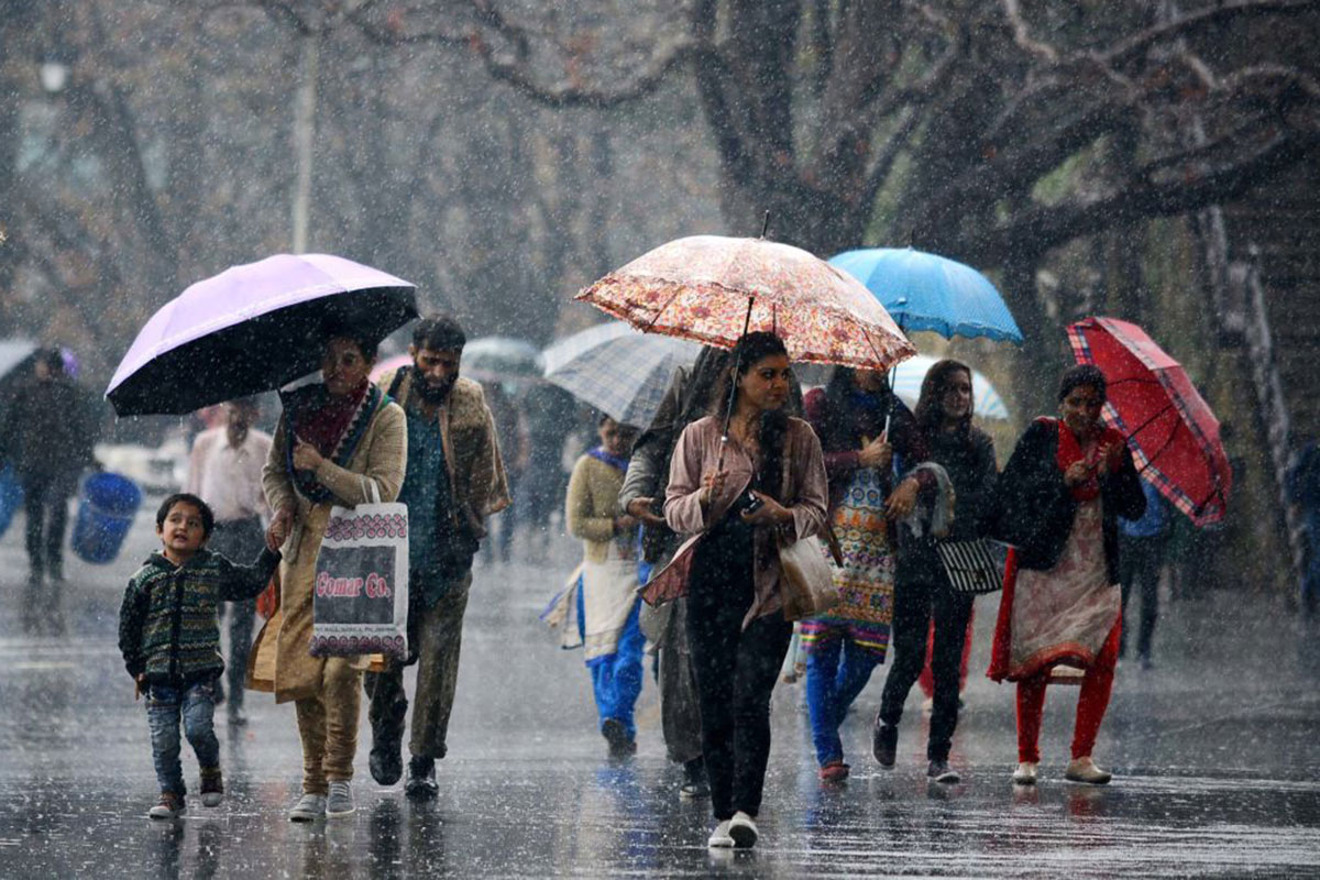 A soggy day brings rain, not snow, to Shimla, northern India [Deepak Sansta/Getty Images]