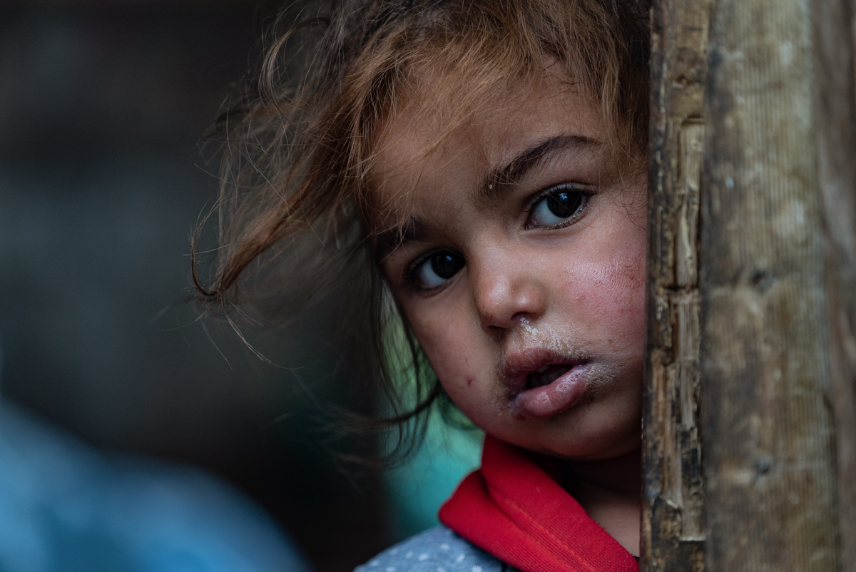 Según las Naciones Unidas, 40,000 niños continúan en riesgo debido al duro clima invernal que sigue azotando al Líbano.  [Sorin Furcoi / Al Jazeera]