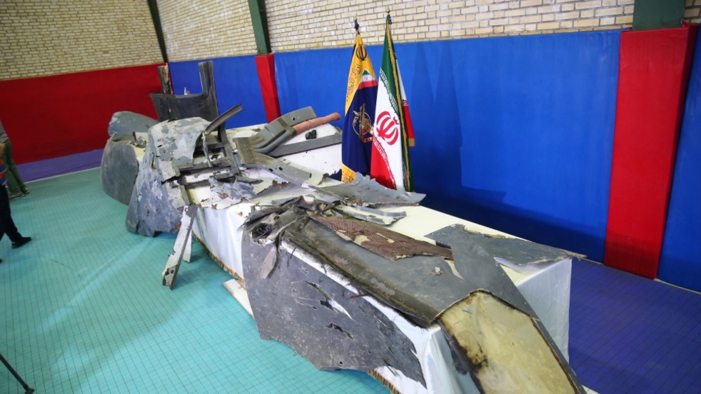 Los supuestos restos del avión no tripulado estadounidense se ven desplegados por el Cuerpo de Guardias de la Revolución Islámica (IRGC) en Teherán, Irán, 21 de junio de 2019.