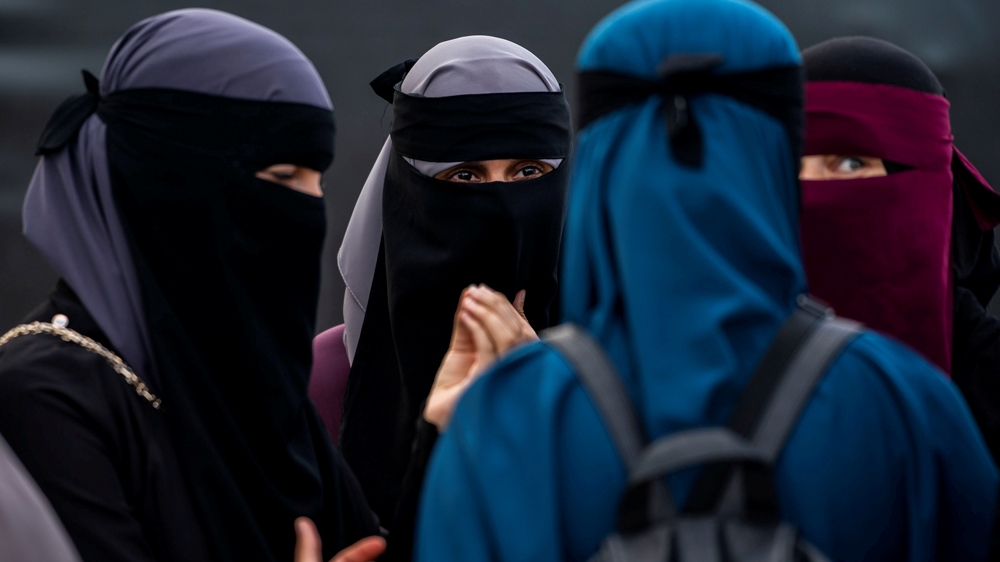 Tunisia bans face veils in public institutions after bombing