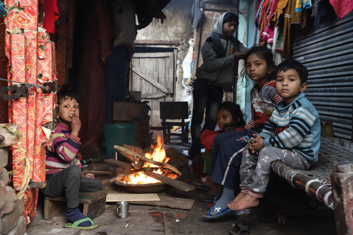 Homeless children have been the most vulnerable in the continuing cold wave. [Nasir Kachroo/Al Jazeera]
