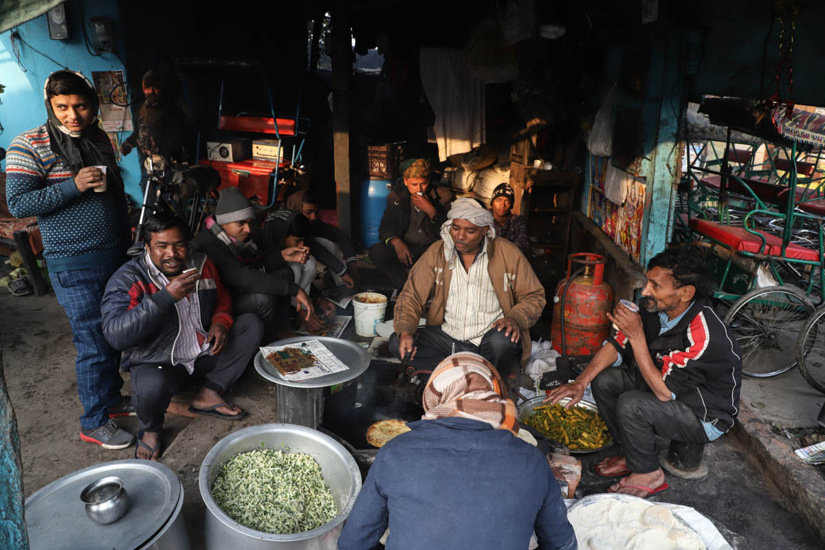Early morning tea to beat the cold! Though India's weather department on Wednesday said the temperature increased by 3-4C in several areas in the north, Delhi remained in the grip of cold. [Nasir Kachroo/Al Jazeera]