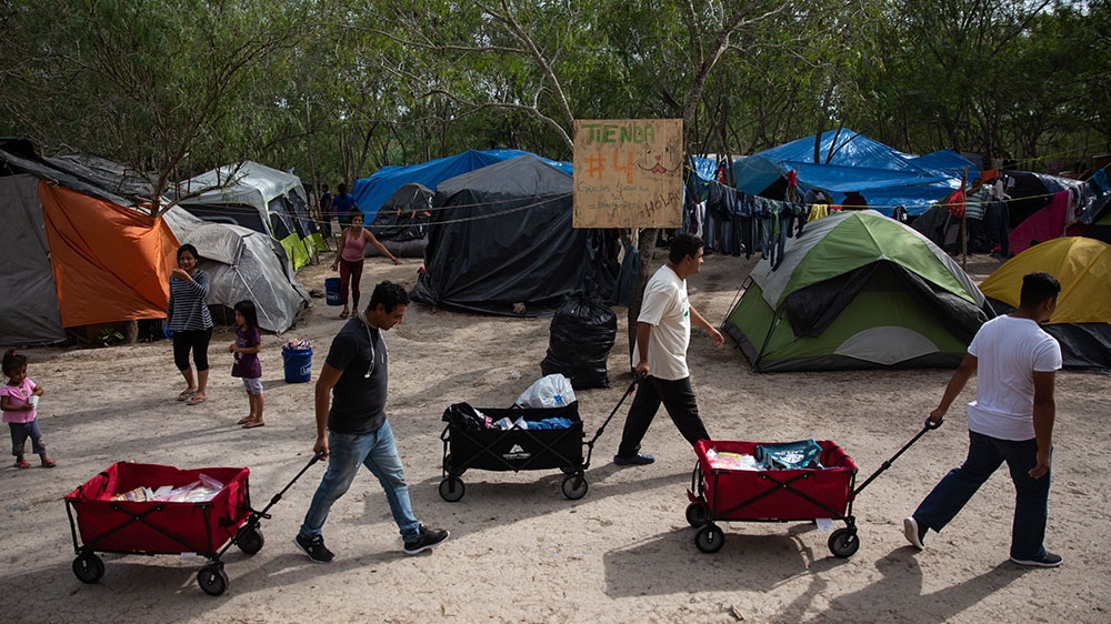 A refugee camp grows on the US-Mexico border - Aljazeera.com