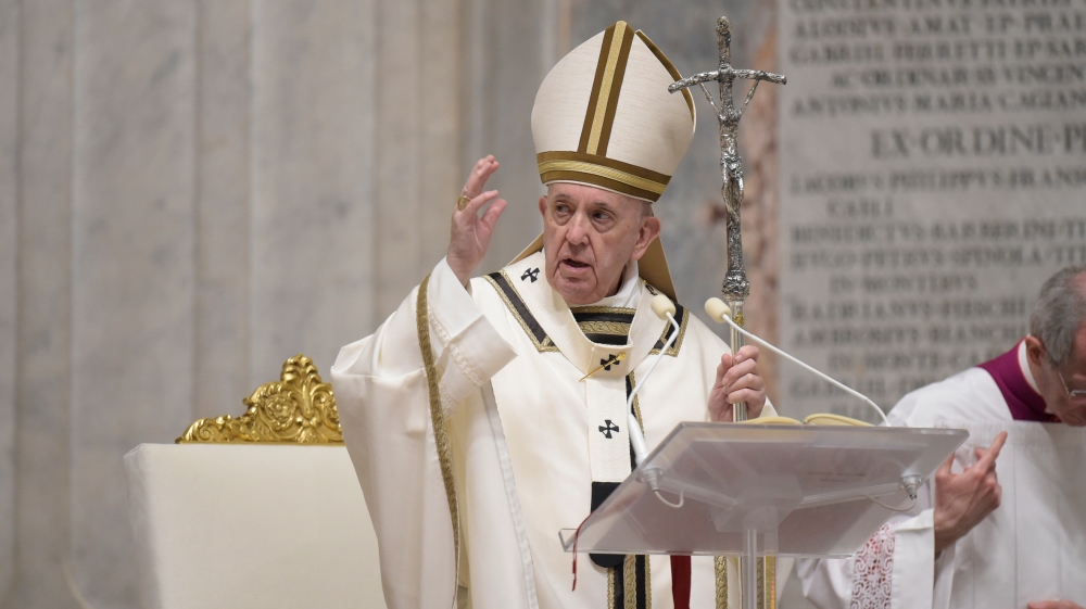 Ο Πάπας Φραγκίσκος ηγείται μιας υπηρεσίας Πάσχας αγρυπνίας χωρίς συμμετοχή του κοινού λόγω της εκδήλωσης κοροναϊού (COVID-19), στο Βατικανό
