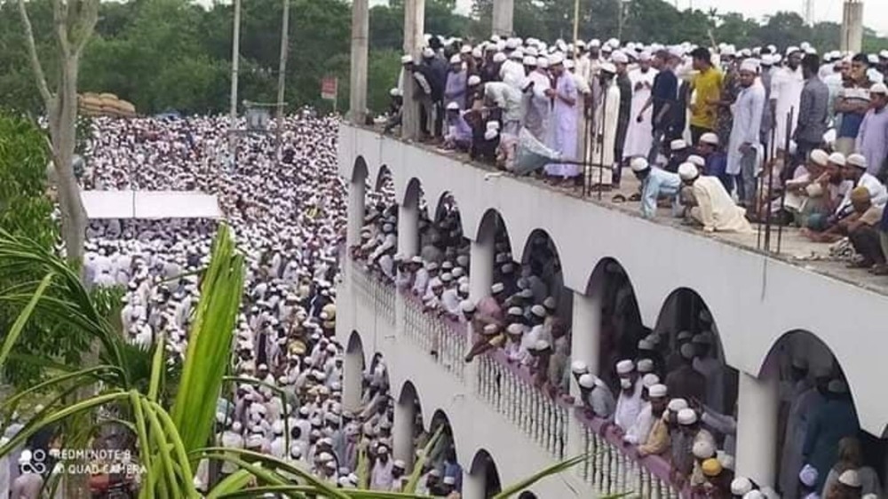 ΜΗ ΧΡΗΣΙΜΟΠΟΙΕΙΤΕ μουσουλμανική κηδεία στην οποία συμμετείχαν χιλιάδες άτομα στη Μπραχμανμπάρια του Μπαγκλαντές