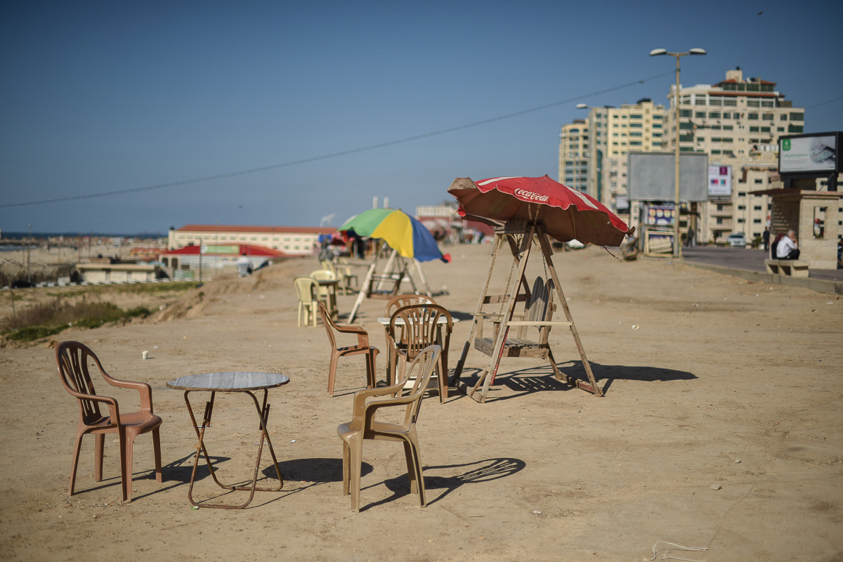 Beach stalls are common in Gaza and are usually heaving with customers drinking tea and smoking shisha, especially in spring. These days, they stand deserted. [Abed Zagout/ICRC]