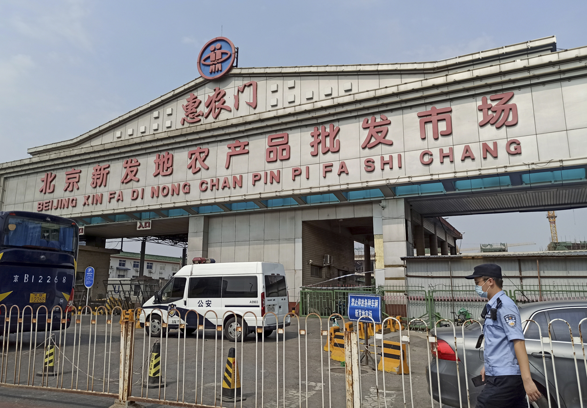 Xinfadi is the biggest wholesale market in Beijing, accounting for most of its farm produce supply, both domestic and imported. It was closed for business after new coronavirus infections were detected. [CNS Photo via Reuters]