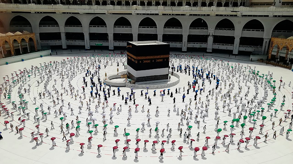 Muslims begin downsized Hajj pilgrimage amid coronavirus pandemic thumbnail