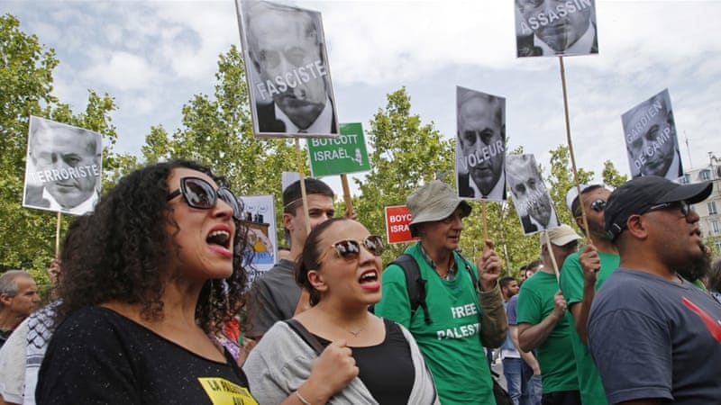 Protesters condemned the Israeli settlement policy and the blockade of Gaza [Michel Euler/AP]