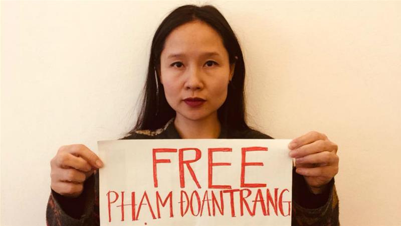 A 'free Pham Doan Trang' sign is held by Vietnamese musician Do Nguyen Mai Khoi [Courtesy: Do Nguyen Mai Khoi]
