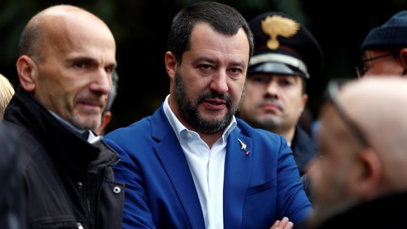 El ministro del Interior de Italia, Matteo Salvini, se rió de la decisión de la UE sobre el presupuesto de Italia y dijo: "¿Ha llegado la carta de Bruselas?  También estoy esperando uno de Papá Noel.  [Archivo: Yara Nardi / Reuters]