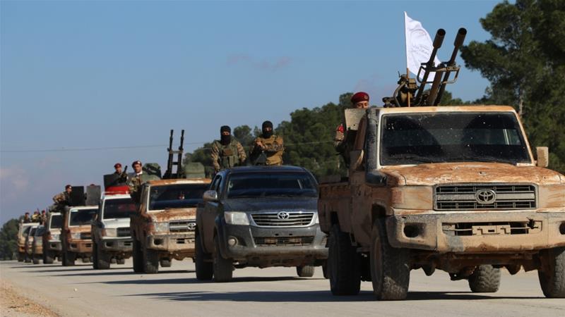Turquía y las fuerzas de la oposición siria intentan apoderarse de áreas controladas por combatientes kurdos al este del río Éufrates [Reuters]