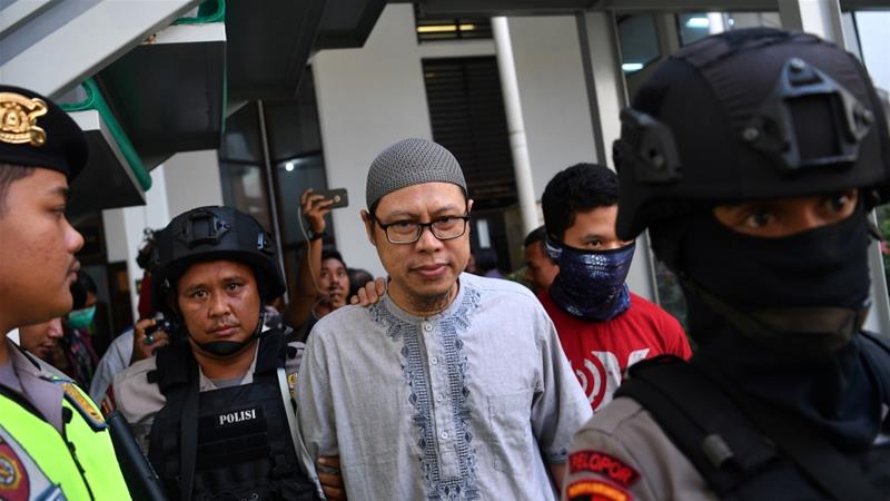 A chief of Jamaah Ansharut Daulah, the country's largest ISIL-linked group arrives for his trial in Jakarta, Indonesia [Sigid Kurniawan/Reuters] 