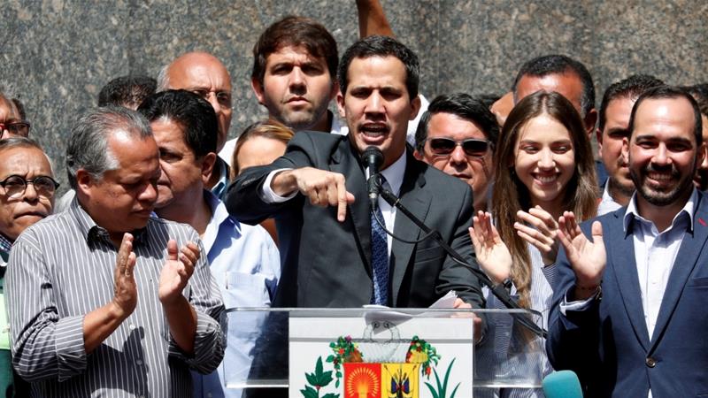 El líder de la oposición de Venezuela, Juan Guaido, habla durante una conferencia de prensa en Caracas el 25 de enero de 2019 [Reuters / Carlos Garcia Rawlins]