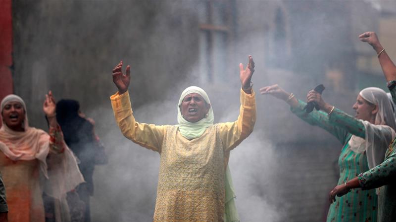 Women shout slogans during a protest following restrictions after the government scrapped the special constitutional status for Kashmir, in Srinagar August 14, 2019. REUTERS/Danish Ismail [Daylife]