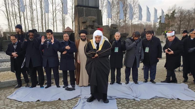 מוחמד אל-עיסא הוביל תפילות באושוויץ כמנהיגים מוסלמיים לזכור את הזוועות של השואה [באדיבות: אושוויץ זיכרון]