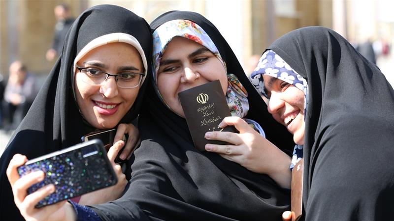 Iranian voters pose for a selfie during parliamentary elections at the Shah Abdul Azim shrine on the southern outskirts of Tehran [Atta Kenare/AFP]